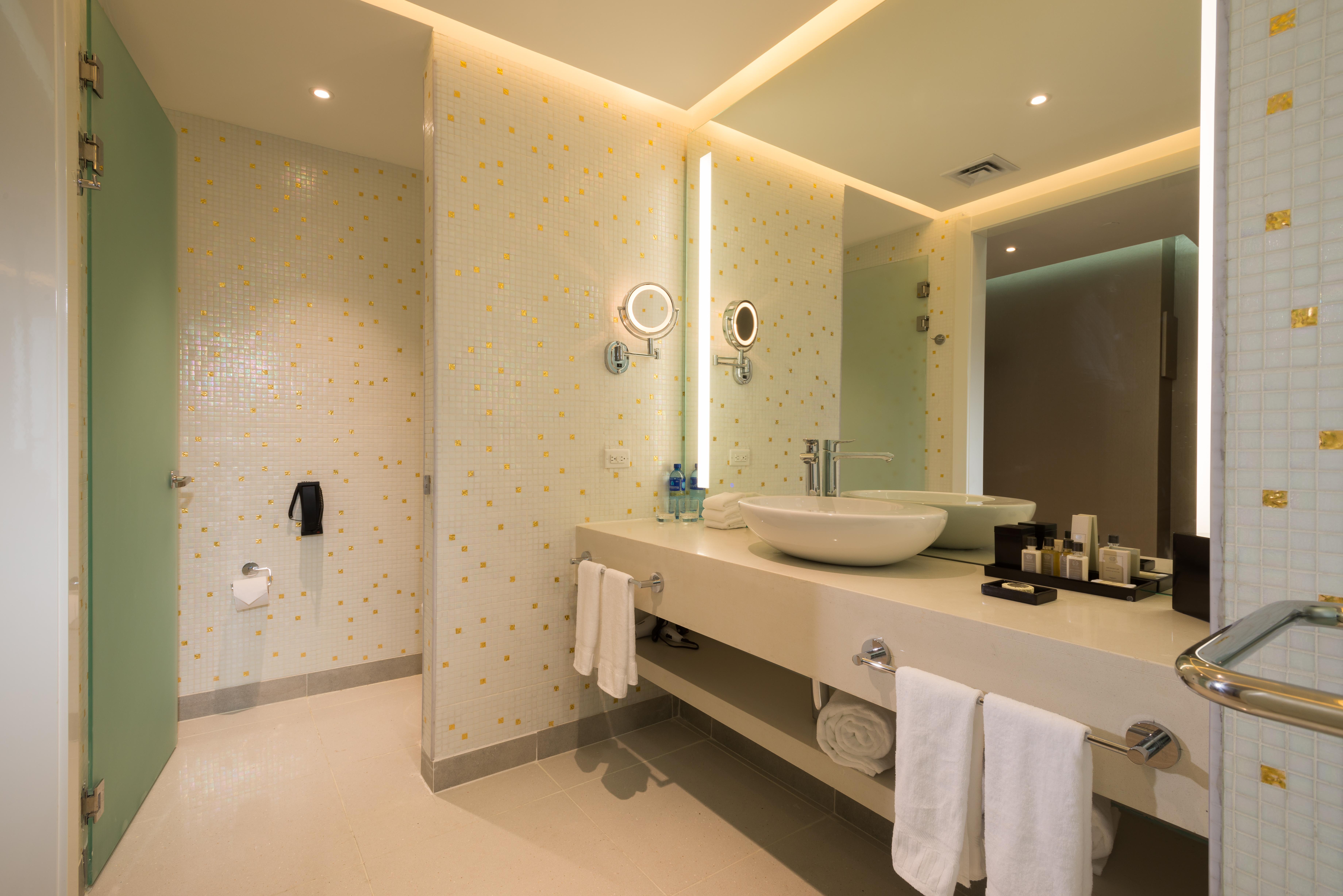 Hotel Las Americas Golden Tower Panama 외부 사진 Bathroom