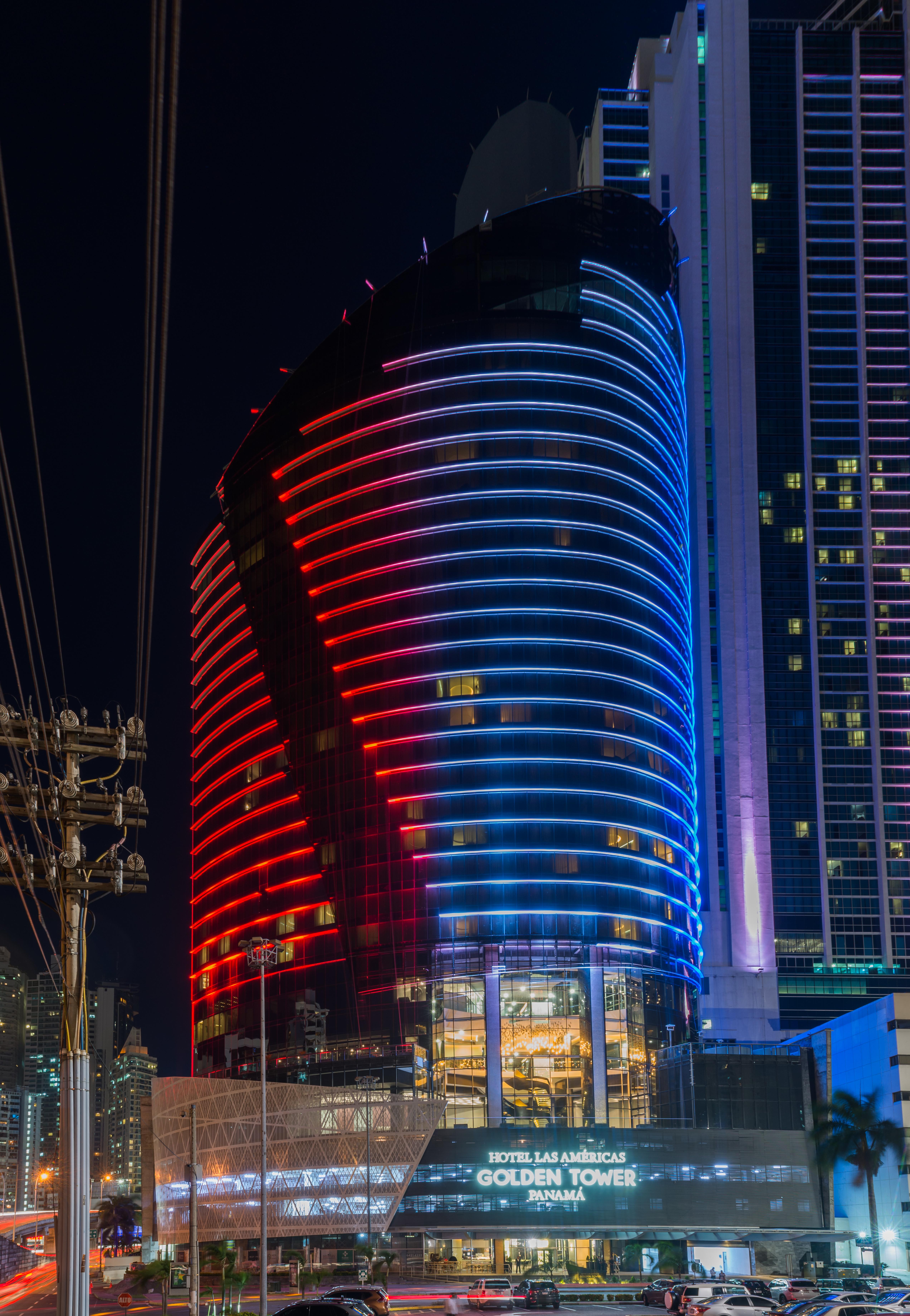 Hotel Las Americas Golden Tower Panama 외부 사진 The hotel at night