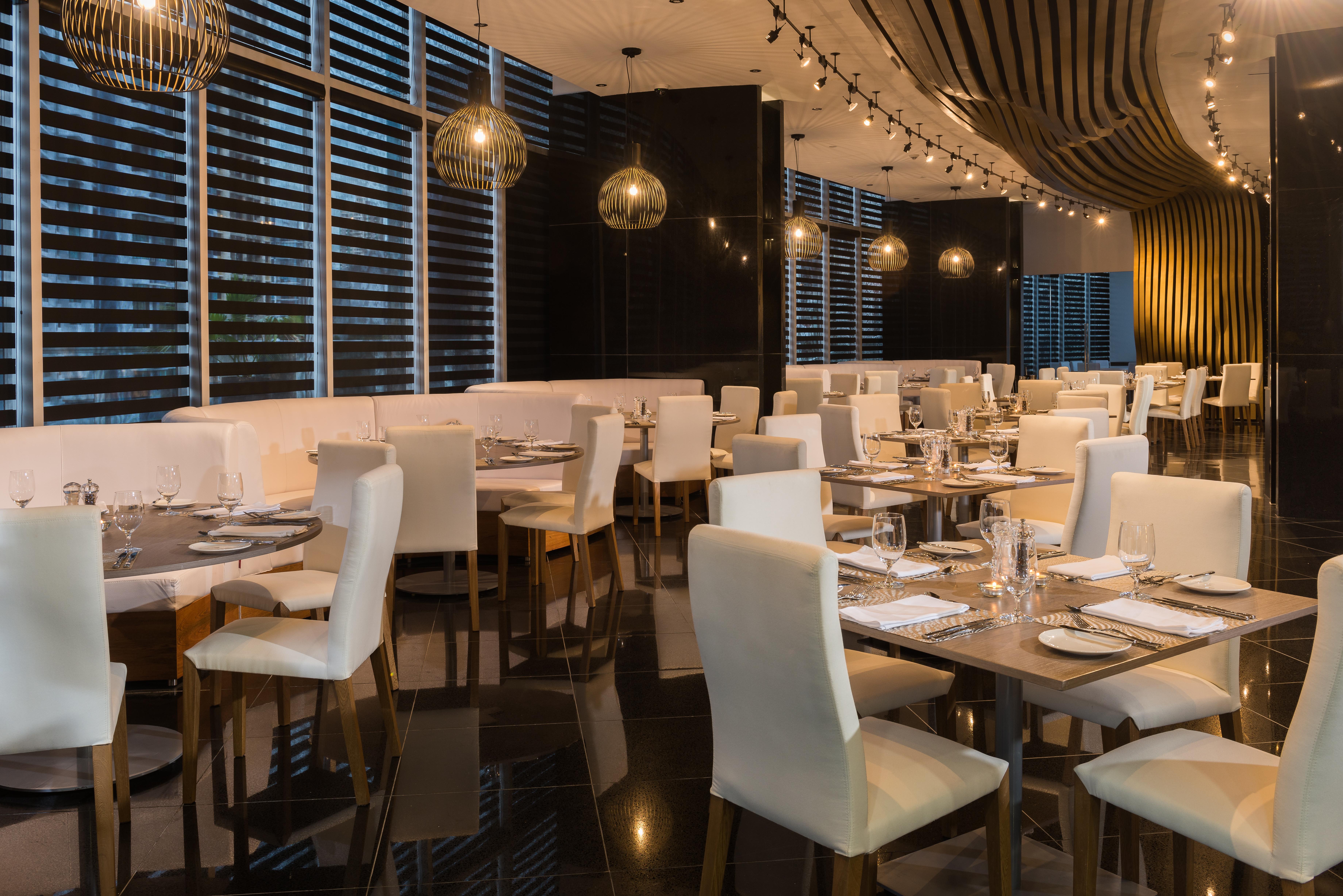 Hotel Las Americas Golden Tower Panama 외부 사진 The interior of the restaurant